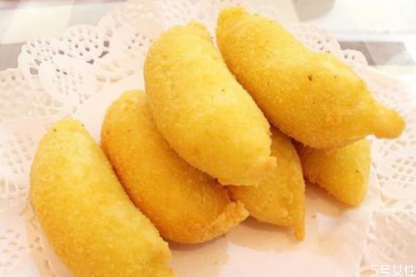 脆皮香蕉的簡單做法 脆皮香蕉應(yīng)該炸幾分鐘 脆皮香蕉的簡單做法 脆皮香蕉應(yīng)該炸幾分鐘