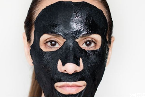 春雨黑面膜功效 春雨黑蜂膠面膜的功效 春雨黑面膜功效 春雨黑蜂膠面膜的功效