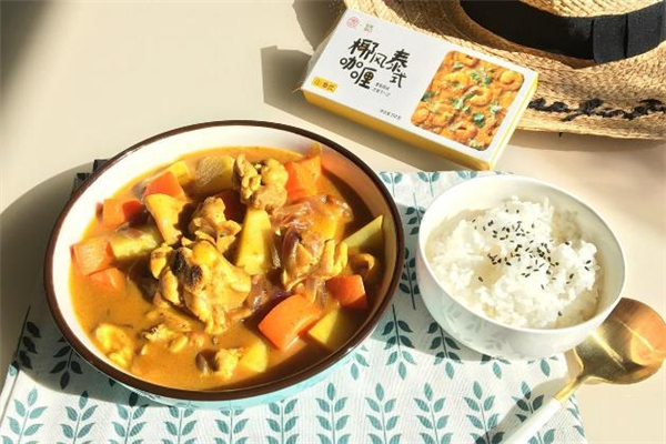 泰式咖喱雞的做法 泰式咖喱雞和印度咖喱雞哪個(gè)好吃 泰式咖喱雞的做法 泰式咖喱雞和印度咖喱雞哪個(gè)好吃