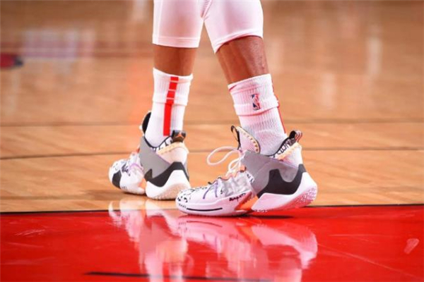 威少3和aj34哪個好 威少3和aj34對比測評 威少3和aj34哪個好 威少3和aj34對比測評