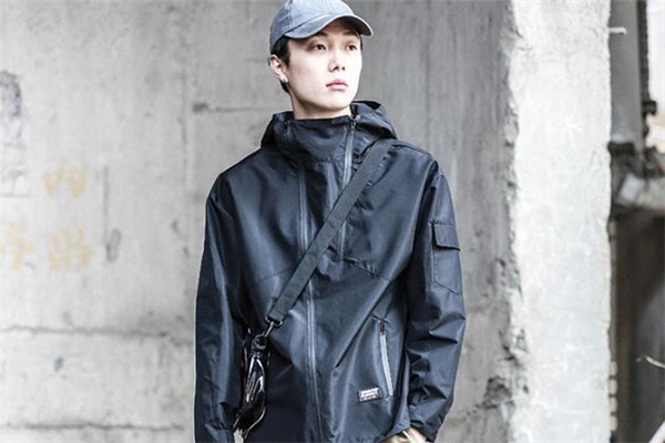 防風(fēng)夾克什么顏色好看 防風(fēng)夾克流行什么顏色 防風(fēng)夾克什么顏色好看 防風(fēng)夾克流行什么顏色