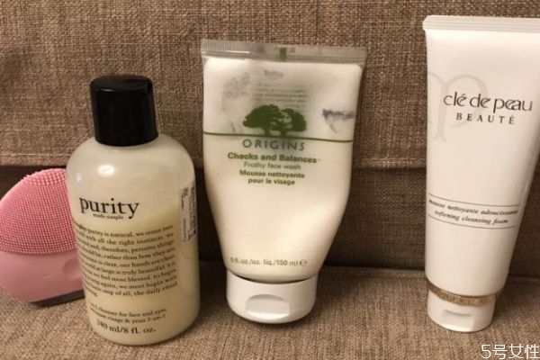 每天化淡妝可以只用洗面奶卸妝嗎 淡妝只用洗面奶可以嗎 每天化淡妝可以只用洗面奶卸妝嗎 淡妝只用洗面奶可以嗎