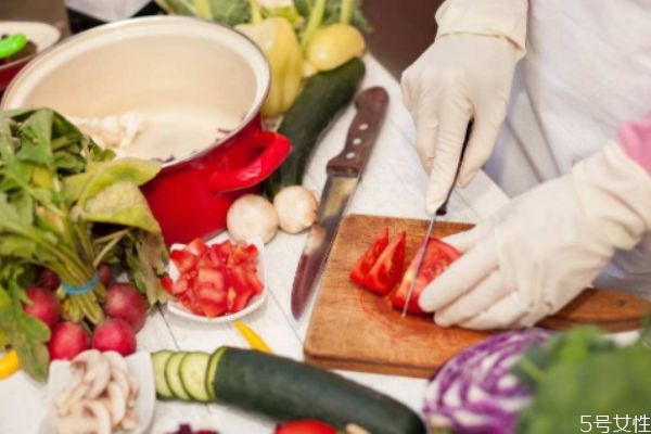 做家庭主婦簡單嗎 什么是家庭主婦 做家庭主婦簡單嗎 什么是家庭主婦