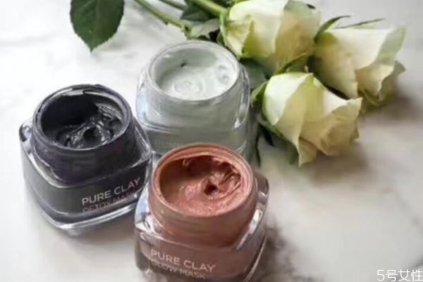 敷完泥膜需要敷補(bǔ)水面膜嗎 敷完泥膜有什么注意的 敷完泥膜需要敷補(bǔ)水面膜嗎 敷完泥膜有什么注意的