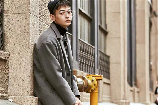 男生穿什么顏色毛呢大衣好看 男士毛呢大衣流行什么顏色 男生穿什么顏色毛呢大衣好看 男士毛呢大衣流行什么顏色