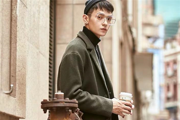 男生穿什么顏色毛呢大衣好看 男士毛呢大衣流行什么顏色 男生穿什么顏色毛呢大衣好看 男士毛呢大衣流行什么顏色