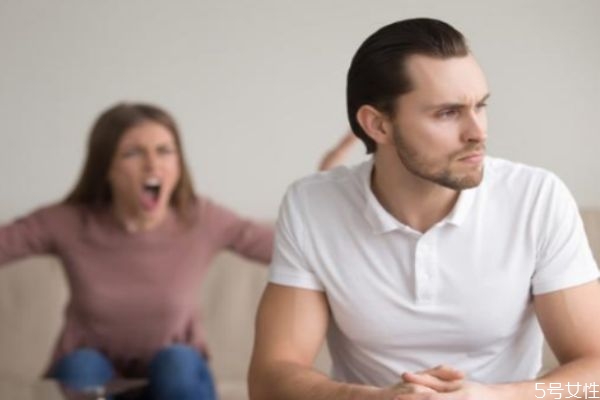 男人寧愿復(fù)婚還是再婚 男人一般不會選擇復(fù)婚 男人寧愿復(fù)婚還是再婚 男人一般不會選擇復(fù)婚