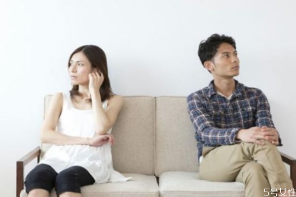 男人寧愿復(fù)婚還是再婚 男人一般不會選擇復(fù)婚 男人寧愿復(fù)婚還是再婚 男人一般不會選擇復(fù)婚