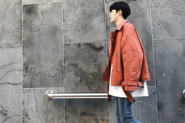 短款風衣什么顏色好看 短款風衣流行什么顏色 短款風衣什么顏色好看 短款風衣流行什么顏色