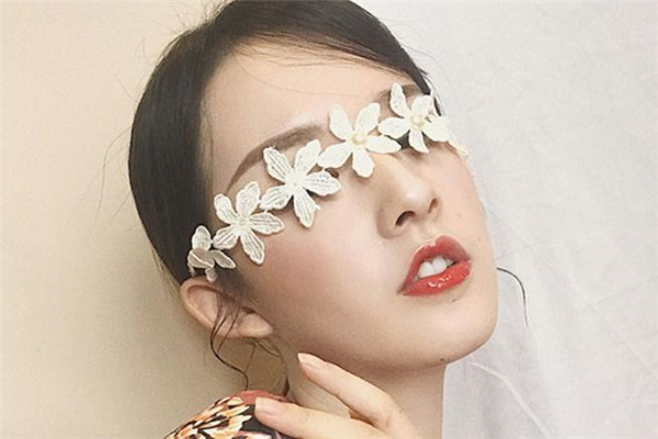 稚優(yōu)泉水光唇釉哪個(gè)色號(hào)好看 稚優(yōu)泉水光唇釉怎么樣