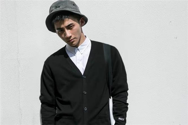 針織開衫配什么襯衫好看 針織開衫怎么搭配襯衫 針織開衫配什么襯衫好看 針織開衫怎么搭配襯衫