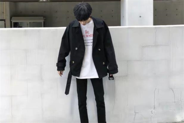 短款風衣什么顏色好看 短款風衣流行什么顏色 短款風衣什么顏色好看 短款風衣流行什么顏色