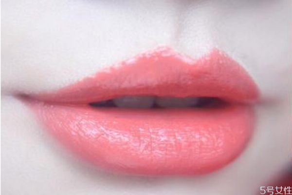 西柚色口紅適合的膚色 皮膚不白的人適合什么顏色口紅 西柚色口紅適合的膚色 皮膚不白的人適合什么顏色口紅