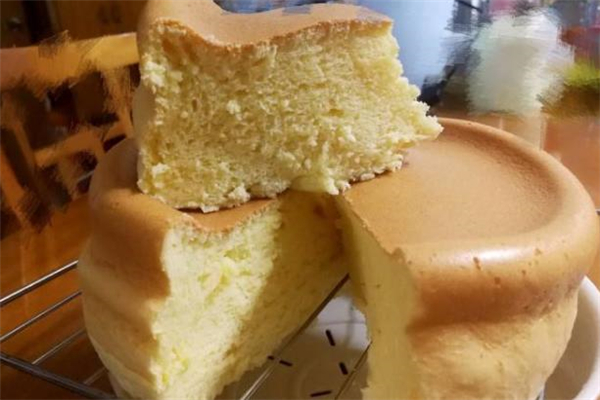 電飯煲蛋糕蛋清打到什么程度 做蛋糕蛋清打不發(fā)怎么辦 電飯煲蛋糕蛋清打到什么程度 做蛋糕蛋清打不發(fā)怎么辦