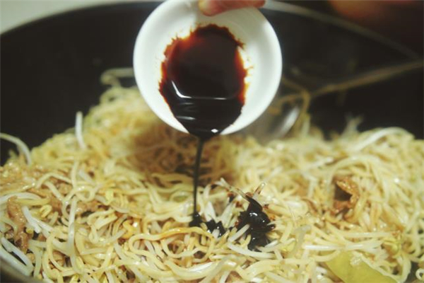 老抽是醬油嗎 老抽和醬油一樣嗎 老抽是醬油嗎 老抽和醬油一樣嗎