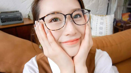 眼鏡為什么一直往下掉 眼鏡腿一高一低怎么調(diào) 眼鏡為什么一直往下掉 眼鏡腿一高一低怎么調(diào)