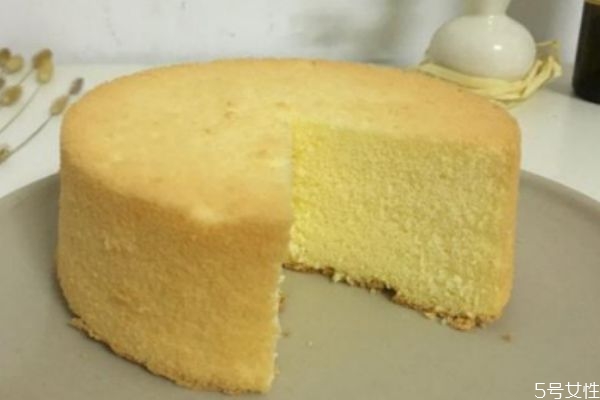 戚風(fēng)蛋糕應(yīng)該怎么做 戚風(fēng)蛋糕怎么做不塌陷 戚風(fēng)蛋糕應(yīng)該怎么做 戚風(fēng)蛋糕怎么做不塌陷