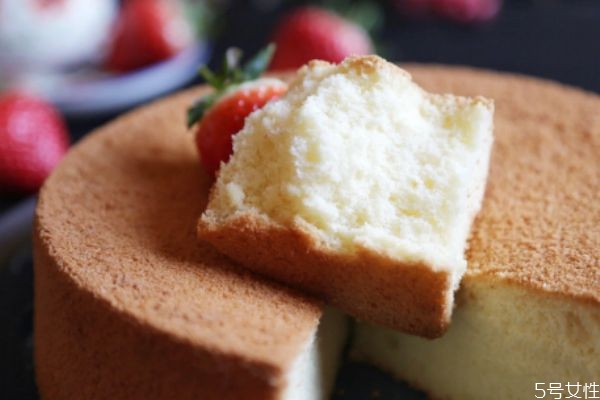 戚風(fēng)蛋糕應(yīng)該怎么做 戚風(fēng)蛋糕怎么做不塌陷 戚風(fēng)蛋糕應(yīng)該怎么做 戚風(fēng)蛋糕怎么做不塌陷