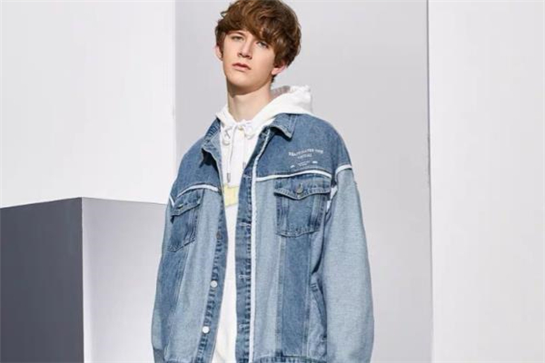 男生牛仔外套里面穿什么好看 男生牛仔外套配什么內(nèi)搭 男生牛仔外套里面穿什么好看 男生牛仔外套配什么內(nèi)搭