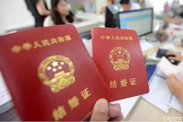 領(lǐng)結(jié)婚證需要什么手續(xù) 結(jié)婚需要什么證件 領(lǐng)結(jié)婚證需要什么手續(xù) 結(jié)婚需要什么證件