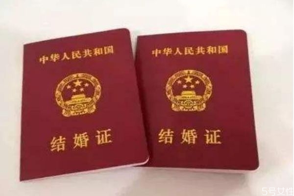 結(jié)婚證照片可以自帶嗎 結(jié)婚證可以異地辦理嗎 結(jié)婚證照片可以自帶嗎 結(jié)婚證可以異地辦理嗎