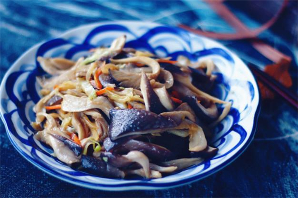 平菇吃了會胖嗎 減肥期間能吃平菇嗎 平菇吃了會胖嗎 減肥期間能吃平菇嗎