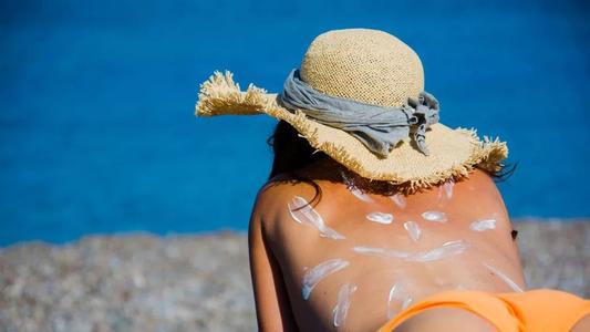 嚴重曬脫皮怎么護理 曬脫皮一周能好嗎 嚴重曬脫皮怎么護理 曬脫皮一周能好嗎