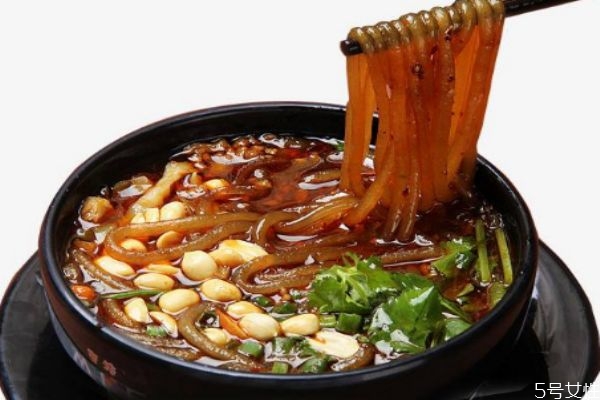 手工酸辣粉的做法 手工酸辣粉的簡(jiǎn)單做法 手工酸辣粉的做法 手工酸辣粉的簡(jiǎn)單做法