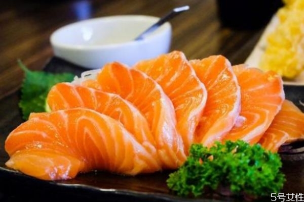 生魚片一般用什么魚 生魚片好吃嗎 生魚片一般用什么魚 生魚片好吃嗎