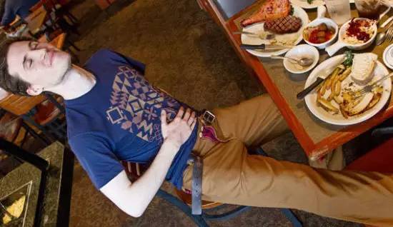 飯后四小時(shí)睡覺會(huì)胖嗎 飯后多久睡覺不會(huì)胖 飯后四小時(shí)睡覺會(huì)胖嗎 飯后多久睡覺不會(huì)胖