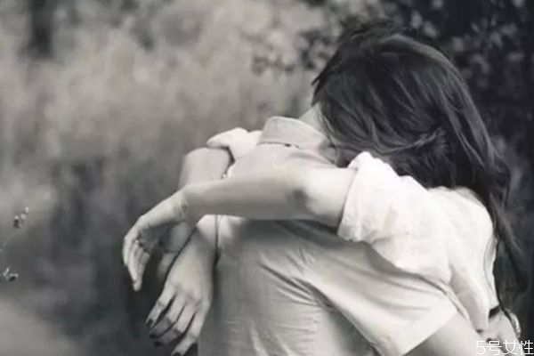 老公傷心了應(yīng)該怎么辦 傷了老公的心如何補(bǔ)救 老公傷心了應(yīng)該怎么辦 傷了老公的心如何補(bǔ)救