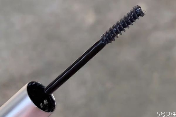 睫毛打底膏有必要嗎 睫毛打底和睫毛膏的區(qū)別 睫毛打底膏有必要嗎 睫毛打底和睫毛膏的區(qū)別