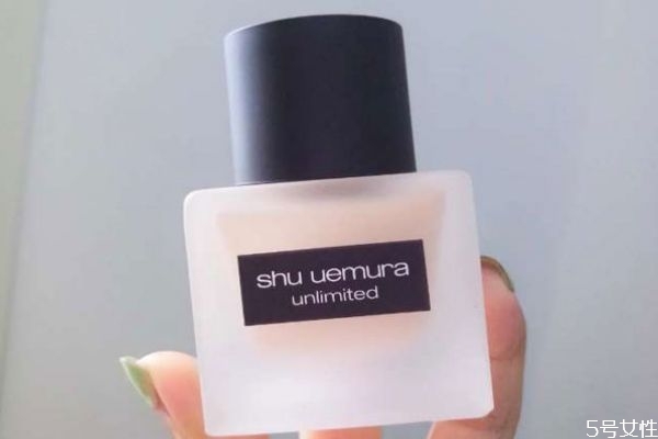 植村秀574和774哪個白 植村秀小方瓶574是什么色 植村秀574和774哪個白 植村秀小方瓶574是什么色