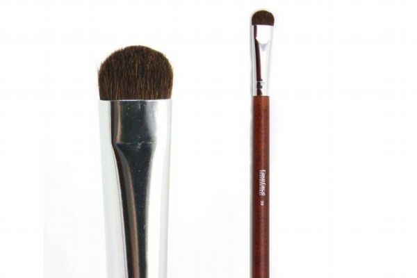 眼影刷能作唇刷嗎 眼影刷的使用順序是什么 眼影刷能作唇刷嗎 眼影刷的使用順序是什么