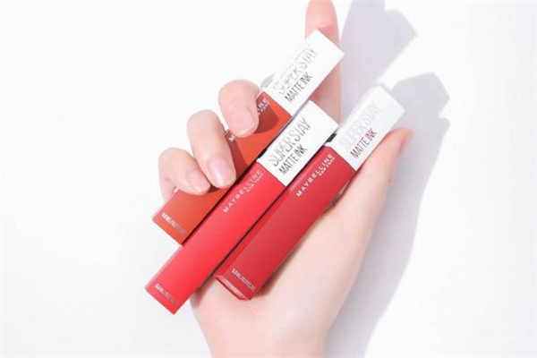 美寶蓮接吻棒好用嗎 美寶蓮接吻棒怎么涂才好看 美寶蓮接吻棒好用嗎 美寶蓮接吻棒怎么涂才好看