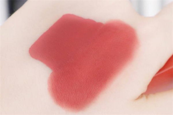 美寶蓮接吻棒210試色 美寶蓮接吻棒210適合黃皮嗎 美寶蓮接吻棒210試色 美寶蓮接吻棒210適合黃皮嗎