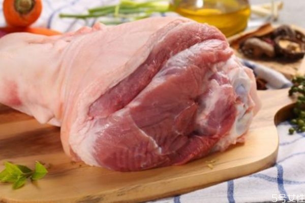 正宗豬肘子的做法 豬肘子在家怎么做 正宗豬肘子的做法 豬肘子在家怎么做