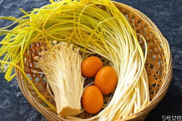 蒜黃炒雞蛋怎么做好吃 蒜黃怎么清洗 蒜黃炒雞蛋怎么做好吃 蒜黃怎么清洗