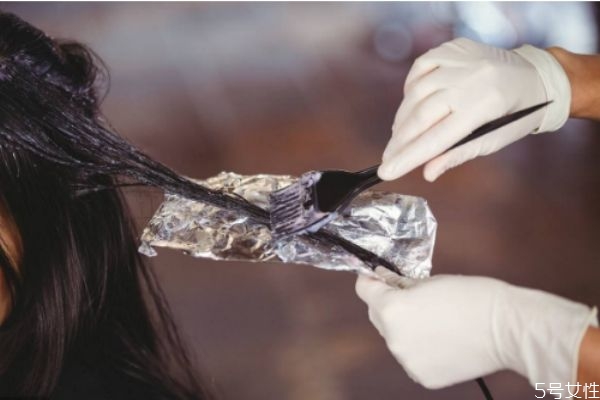 染發(fā)不漂發(fā)可以嗎 染發(fā)前的幾點(diǎn)建議 染發(fā)不漂發(fā)可以嗎 染發(fā)前的幾點(diǎn)建議