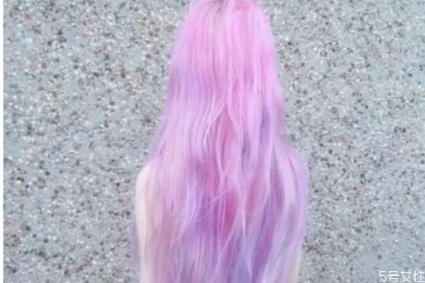 染發(fā)白頭發(fā)怎么蓋不住 遮蓋白發(fā)適合染什么顏色 染發(fā)白頭發(fā)怎么蓋不住 遮蓋白發(fā)適合染什么顏色