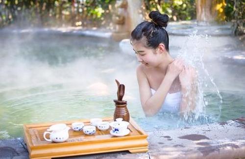 下雨天適合泡溫泉嗎 溫泉適合什么季節(jié)泡 下雨天適合泡溫泉嗎 溫泉適合什么季節(jié)泡