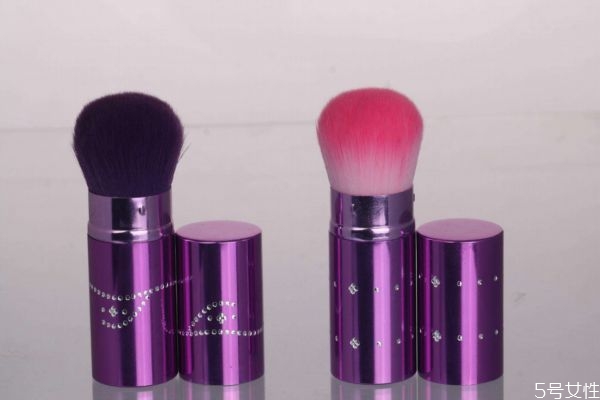 遮瑕膏用手還是刷子 遮瑕膏用手和刷子的區(qū)別 遮瑕膏用手還是刷子 遮瑕膏用手和刷子的區(qū)別