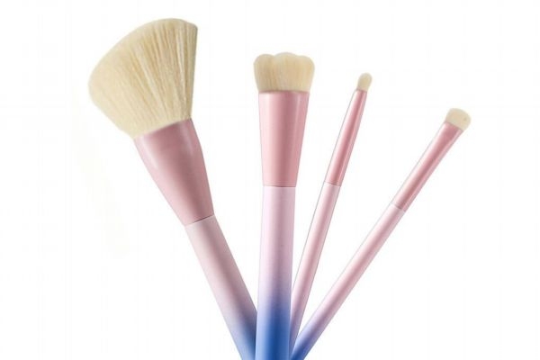 化妝刷用卸妝水洗行嗎 化妝刷有味道怎么清洗 化妝刷用卸妝水洗行嗎 化妝刷有味道怎么清洗