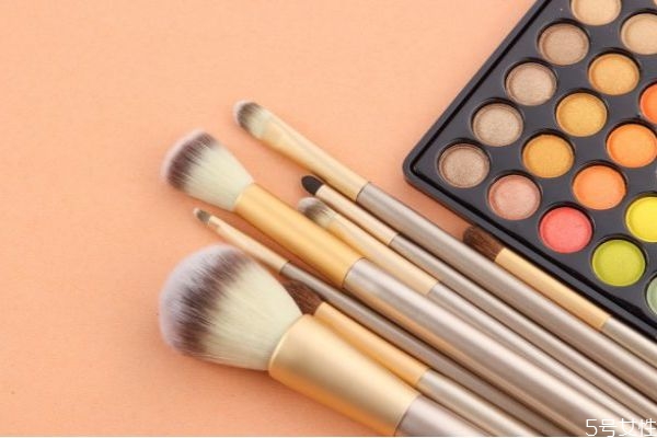 唇刷能當(dāng)眉刷用嗎 唇刷和遮瑕刷的區(qū)別 唇刷能當(dāng)眉刷用嗎 唇刷和遮瑕刷的區(qū)別