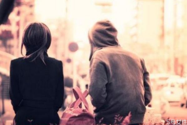 戀愛(ài)會(huì)讓人盲目嗎 戀愛(ài)中人智商真的為零嗎 戀愛(ài)會(huì)讓人盲目嗎 戀愛(ài)中人智商真的為零嗎