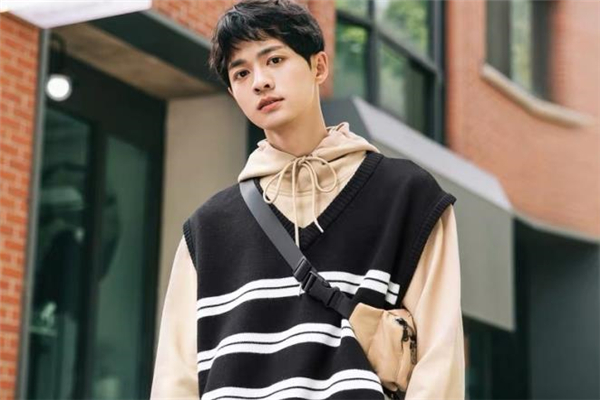 針織馬甲怎么搭配 針織馬甲配什么穿好看 針織馬甲怎么搭配 針織馬甲配什么穿好看