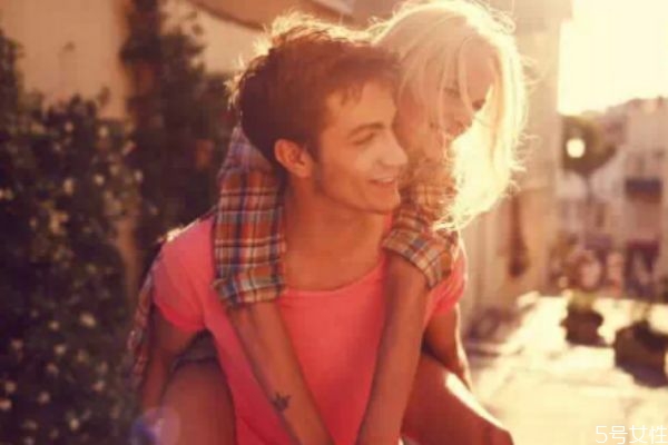 有男閨蜜的女生是渣女嗎 什么是男閨蜜 有男閨蜜的女生是渣女嗎 什么是男閨蜜