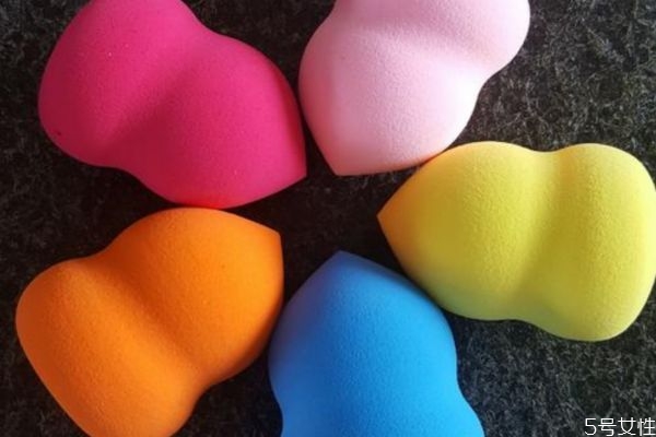 美妝蛋第一次要泡水多久 美妝蛋需要泡水嗎 美妝蛋第一次要泡水多久 美妝蛋需要泡水嗎