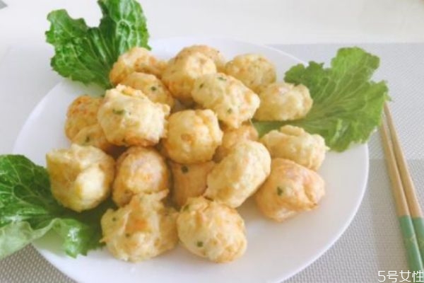 炸蘿卜丸子油溫幾成熱下鍋 炸蘿卜丸子用焯水嗎 炸蘿卜丸子油溫幾成熱下鍋 炸蘿卜丸子用焯水嗎