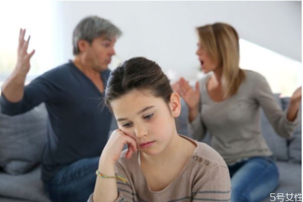 夫妻老吵架怎么辦 夫妻吵架是否應(yīng)該避開(kāi)孩子 夫妻老吵架怎么辦 夫妻吵架是否應(yīng)該避開(kāi)孩子